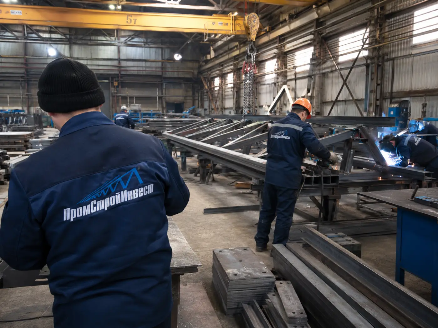 Цех металлоконструкций ПромСтройИнвест в Первоуральске — сварка и окраска каркасов